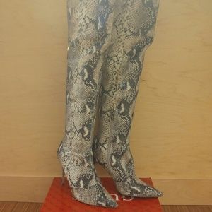 GUESS Naddy3 snake print otk boots